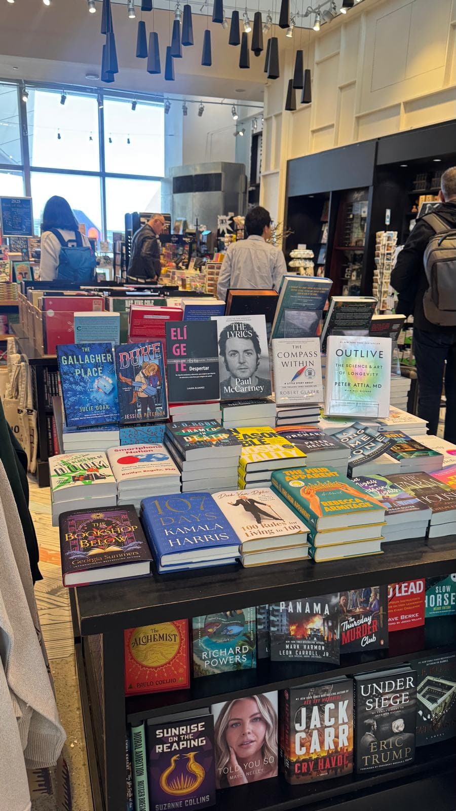 Elígete: Es tu despertar — Laura Álvarez en librería junto a Paul McCartney y Kamala Harris